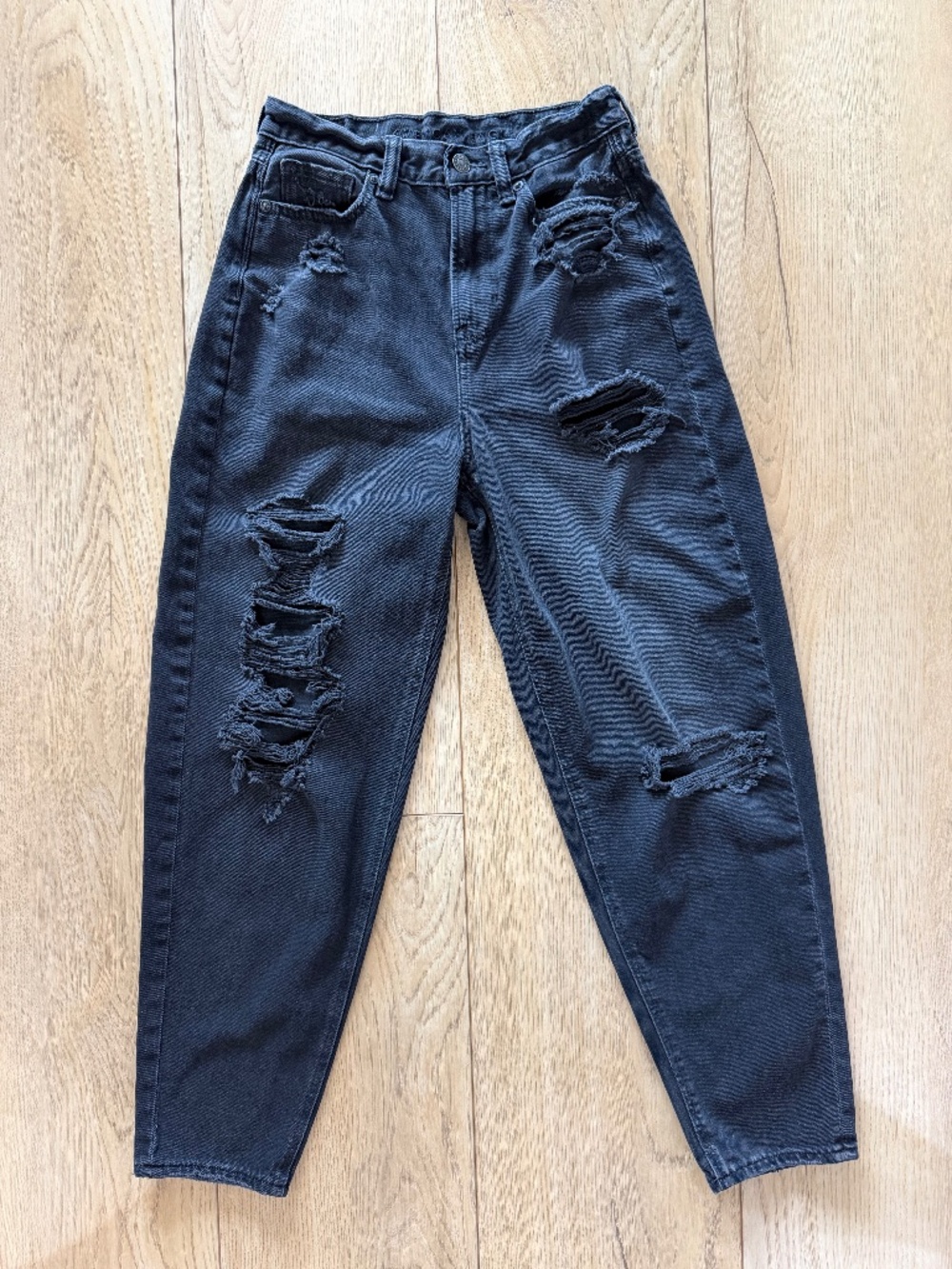 American Eagle Relaxed Mom Jeans Size 0 Black Distressed High Rise Denim